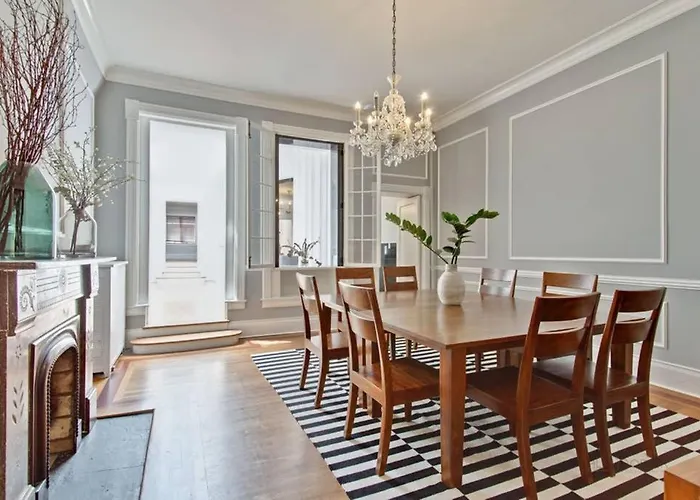 Historic Luxury Townhouse In Downtown Chicago