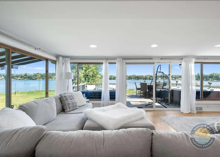 Cross Lake Retreat With Hot Tub & Stunning Views