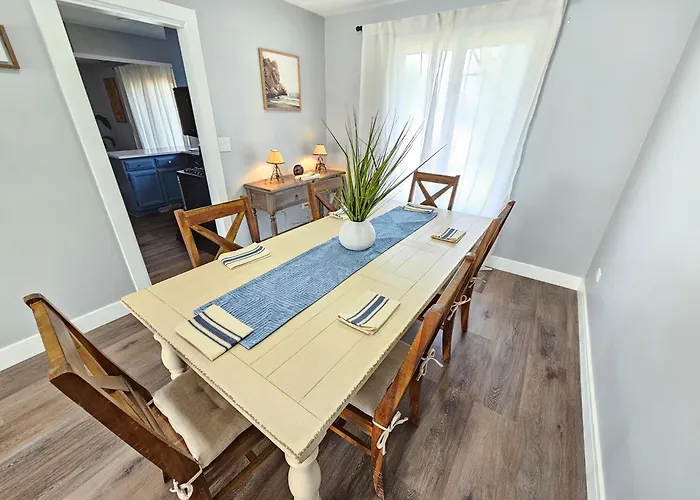Modern 4Br Near Six Flags & Naval Base